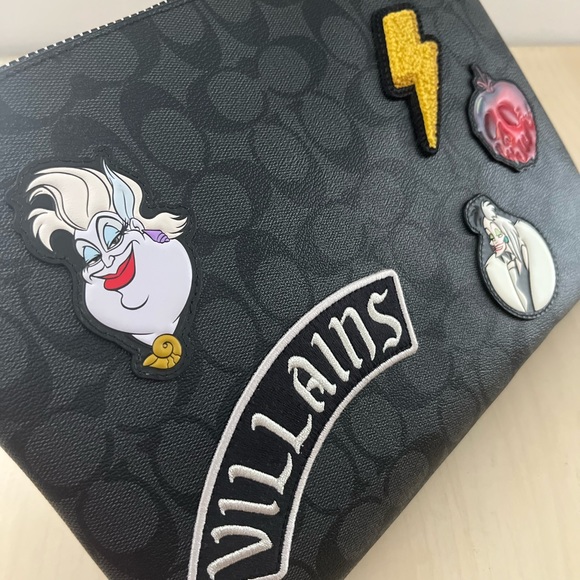 NWT Disney X Coach Large Pouch In Signature Canvas With Patches - Picture 4 of 6